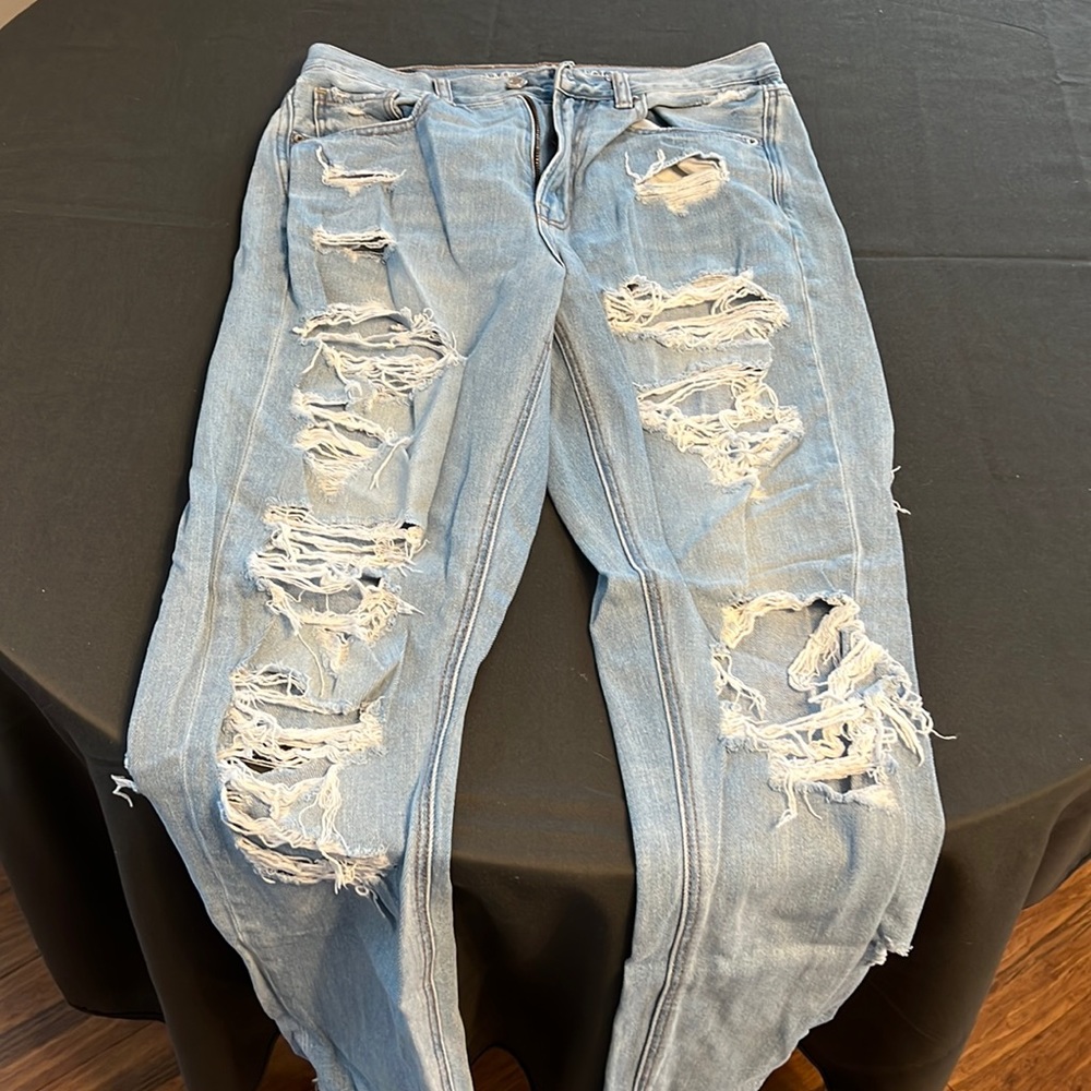 American Eagle distressed Mom Jeans